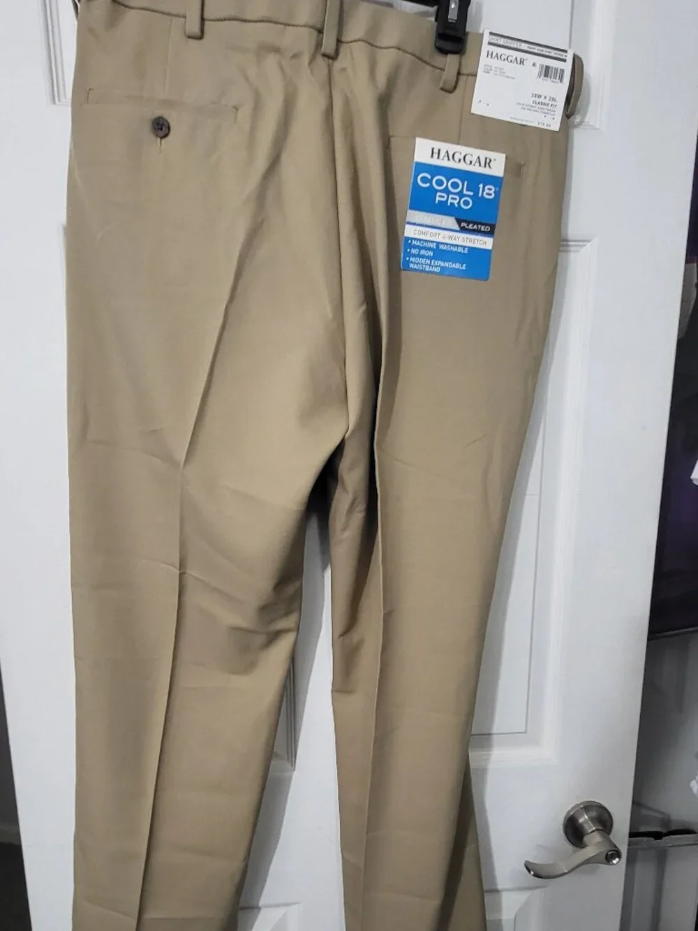Haggar Cool 18, Mens khaki, 38W x 29L,  classic fit, pleaded